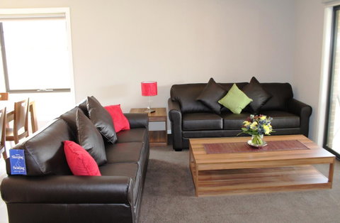 Atarhi Villas - Melbourne - Dalby Accommodation 1