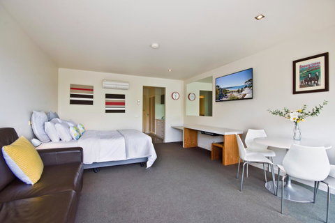 Lorne Bay View Motel - Dalby Accommodation 24