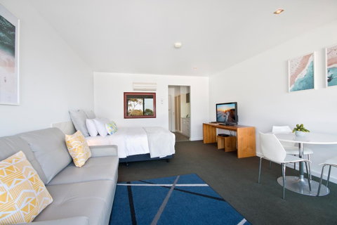 Lorne Bay View Motel - Dalby Accommodation 10