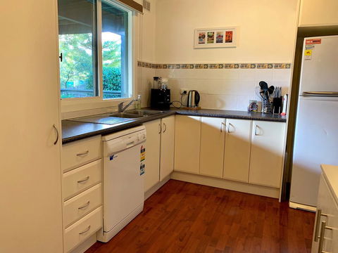 Island Family Holiday Retreat - Dalby Accommodation 6