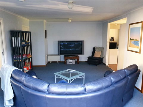 Island Family Holiday Retreat - Dalby Accommodation 4