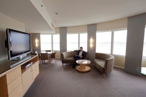 PARKROYAL Melbourne Airport - Dalby Accommodation 27