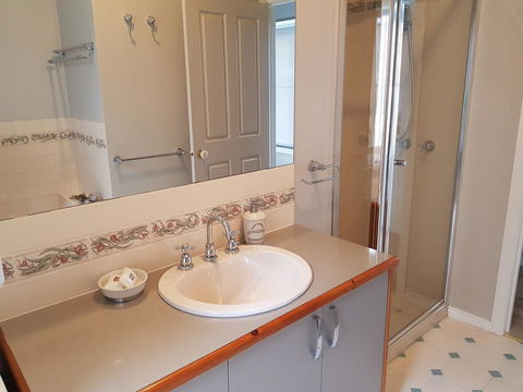 Oxford Rise Apartment - Dalby Accommodation 11