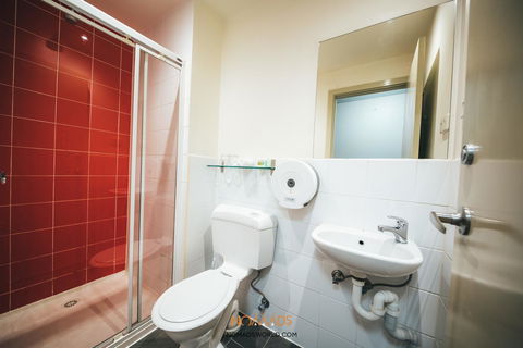 Nomads Melbourne Backpackers - Dalby Accommodation 17