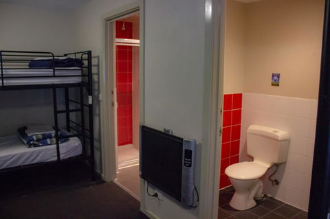 Nomads Melbourne Backpackers - Dalby Accommodation 42