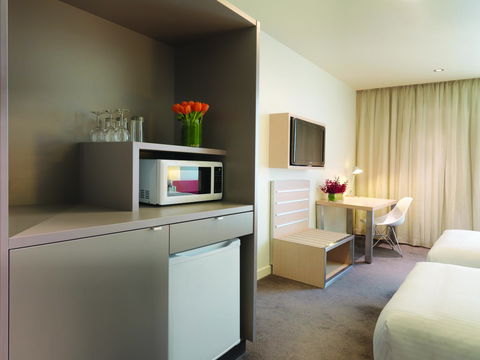 Travelodge Hotel Melbourne Docklands - Dalby Accommodation 5