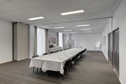 Travelodge Hotel Melbourne Docklands - Dalby Accommodation 17