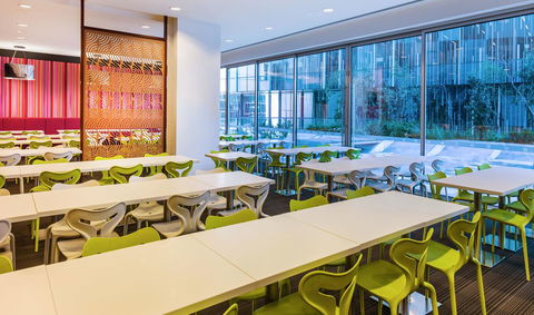 Travelodge Hotel Melbourne Docklands - Dalby Accommodation 16