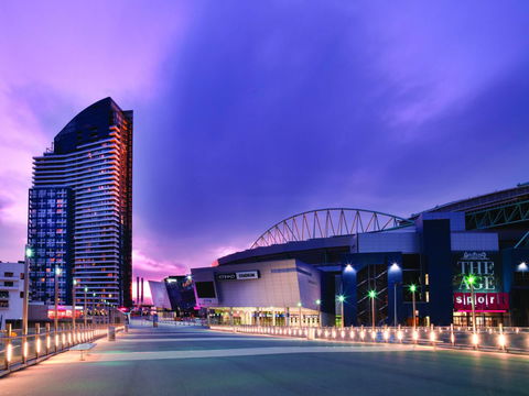 Travelodge Hotel Melbourne Docklands - Dalby Accommodation 7