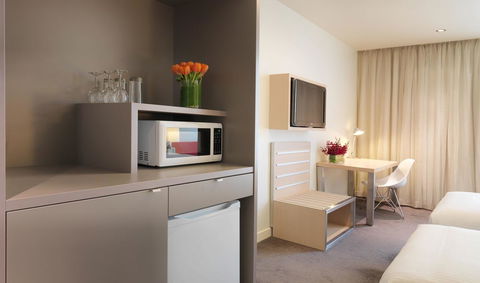 Travelodge Hotel Melbourne Docklands - Dalby Accommodation 13
