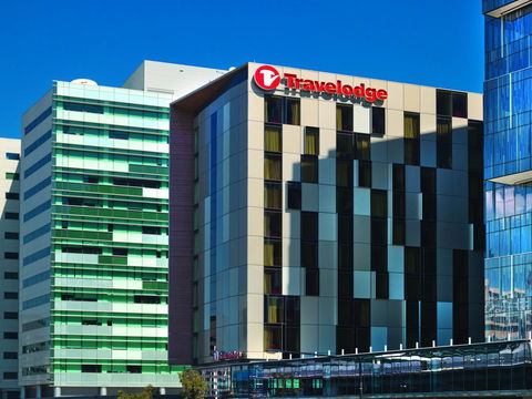 Travelodge Hotel Melbourne Docklands - Dalby Accommodation 4