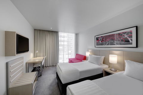 Travelodge Hotel Melbourne Docklands - Dalby Accommodation 2