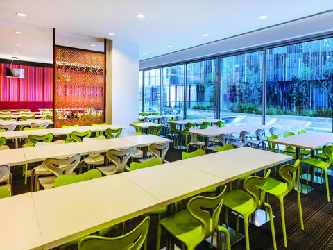 Travelodge Hotel Melbourne Docklands - Dalby Accommodation 21