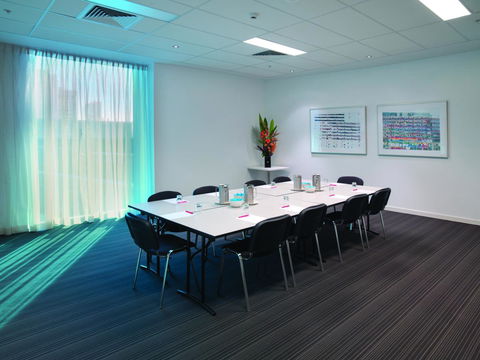 Travelodge Hotel Melbourne Docklands - Dalby Accommodation 22