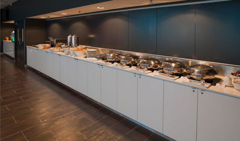 Travelodge Hotel Melbourne Docklands - Dalby Accommodation 12
