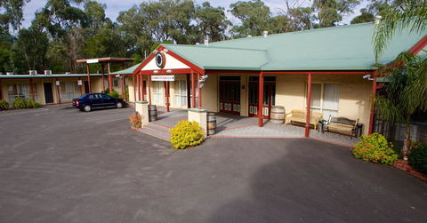 Sanctuary House Resort Motel - Dalby Accommodation 0
