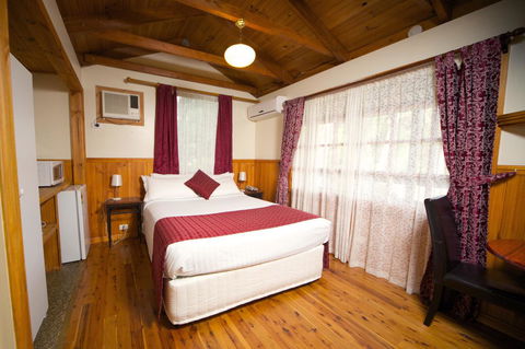 Sanctuary House Resort Motel - Dalby Accommodation 1