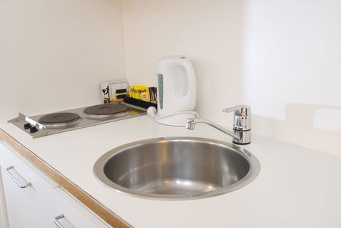 Metro Apartments On Bank Place - Dalby Accommodation 10