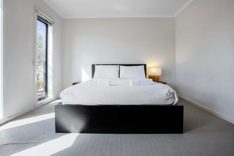 Holiday Rose - Dalby Accommodation 0