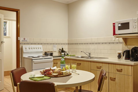 Goldfield Holiday Units - Dalby Accommodation 8