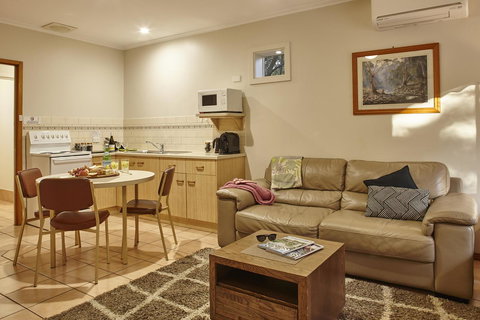 Goldfield Holiday Units - Dalby Accommodation 10