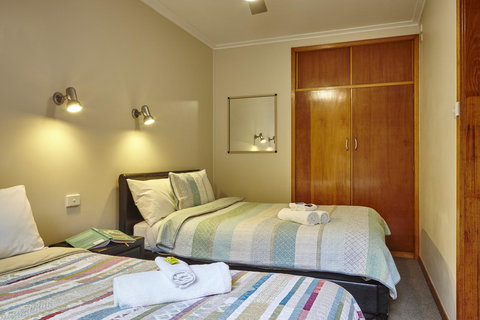 Goldfield Holiday Units - Dalby Accommodation 3