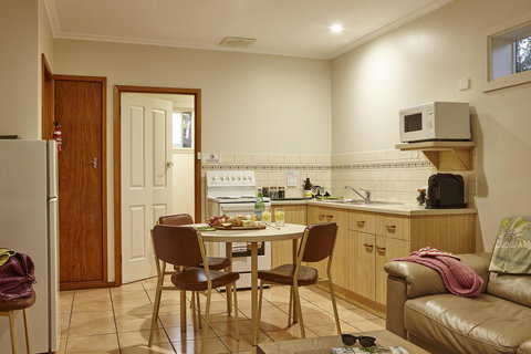 Goldfield Holiday Units - Dalby Accommodation 7