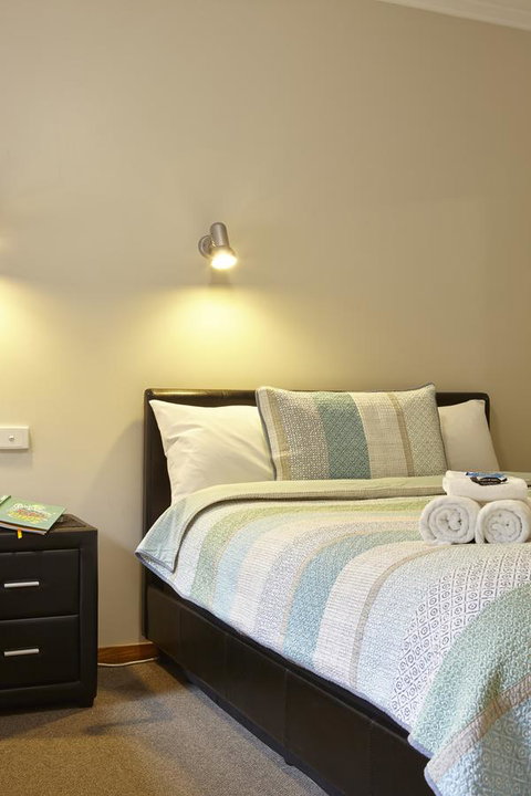 Goldfield Holiday Units - Dalby Accommodation 4