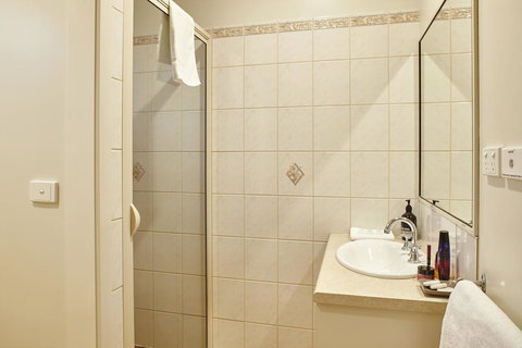 Goldfield Holiday Units - Dalby Accommodation 6