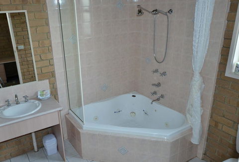 Tropicana Motor Inn - Dalby Accommodation 13