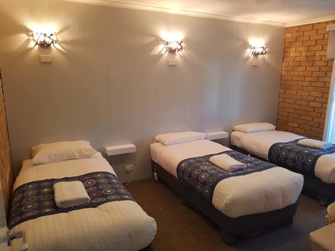 Tropicana Motor Inn - Dalby Accommodation 34