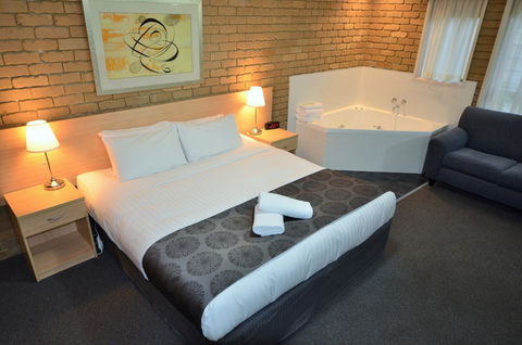 Tropicana Motor Inn - Dalby Accommodation 5