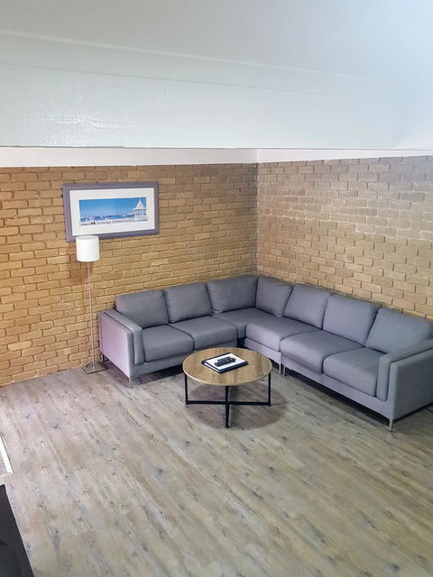 Tropicana Motor Inn - Dalby Accommodation 25
