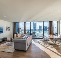 Waterfront 3 Bedroom Luxury Home Victoria Harbour - Dalby Accommodation