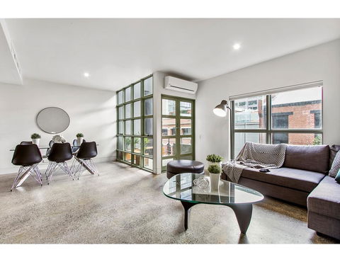 Sophisticated Modern 3 Bed Home In Foodie Paradise - Dalby Accommodation 0