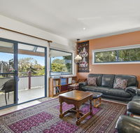 Black Dolphin Beach Penthouse - Dalby Accommodation