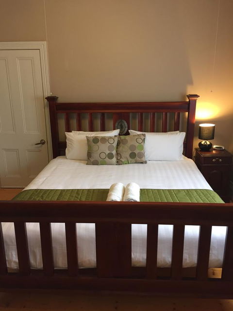 Little River Bed And Breakfast - Dalby Accommodation 24