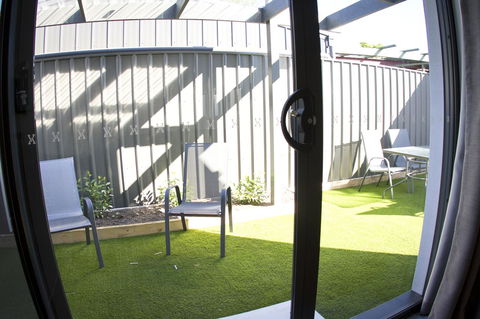 16 King Street - Dalby Accommodation 4