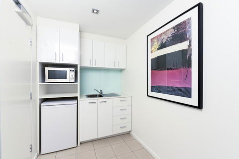 Brady Apartment Hotel Flinders Street - Dalby Accommodation 7