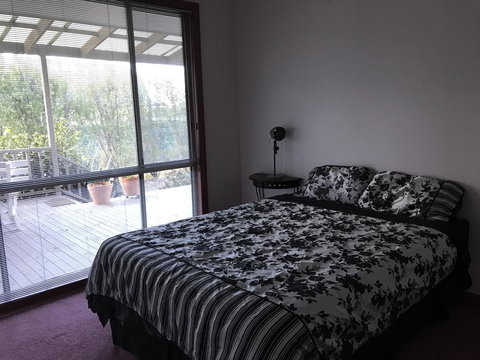 Eagle Bay Views - Dalby Accommodation 14