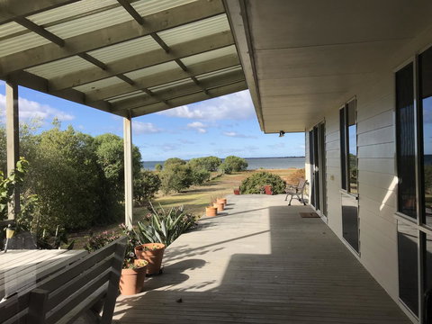 Eagle Bay Views - Dalby Accommodation 0