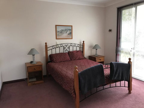 Eagle Bay Views - Dalby Accommodation 8