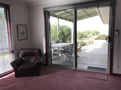 Eagle Bay Views - Dalby Accommodation 7