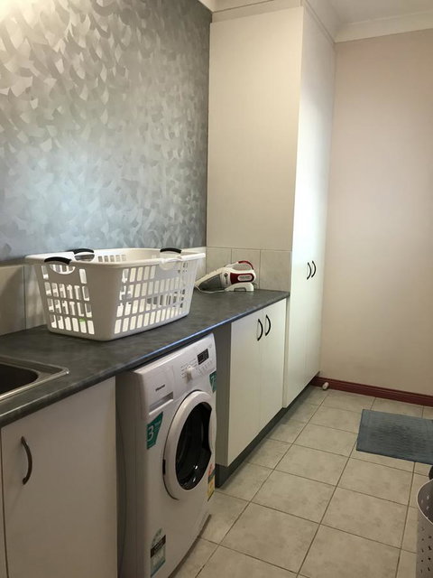 Eagle Bay Views - Dalby Accommodation 11