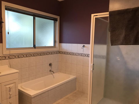 Eagle Bay Views - Dalby Accommodation 13