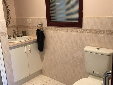 Eagle Bay Views - Dalby Accommodation 9