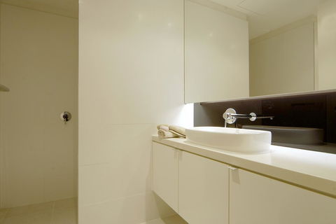 C-Scape Water Front Apartment - Dalby Accommodation 8