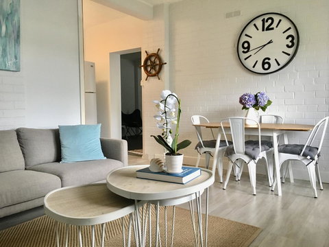 The Wheelhouse - 2BR Waterfront Apt In Town - Dalby Accommodation 0