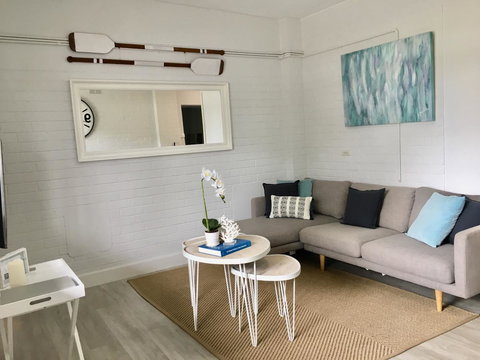 The Wheelhouse - 2BR Waterfront Apt In Town - Dalby Accommodation 2