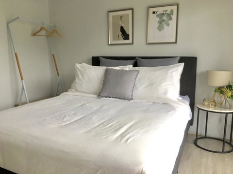 The Wheelhouse - 2BR Waterfront Apt In Town - Dalby Accommodation 7